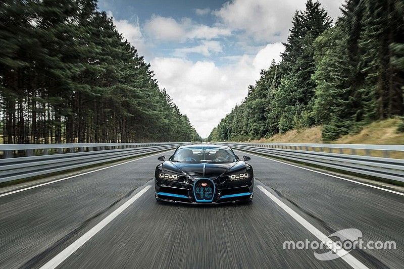 Juan Pablo Montoya a bordo del Bugatti Chiron