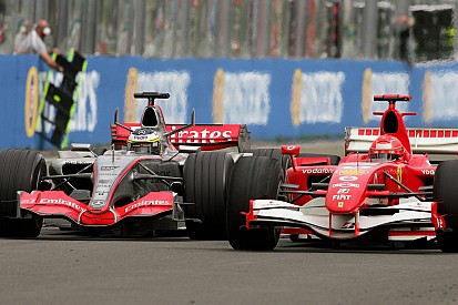 Hamilton beérheti Schumachert a Német Nagydíjon