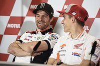 Crutchlow: "No me sorprender&iacute;a que M&aacute;rquez est&eacute; jugando con Vi&ntilde;ales"
