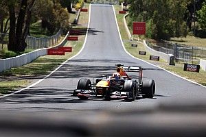 Lawson se queda sin récord en su exhibición con el Red Bull F1 en Bathurst