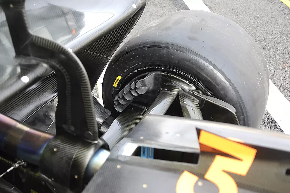 McLaren MCL36, dettaglio della sospensione posteriore