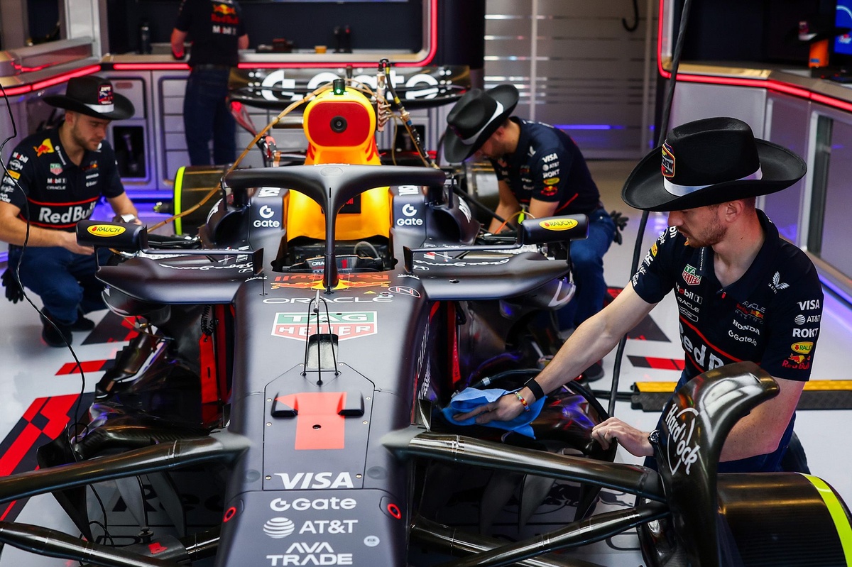 F1】2019年鈴鹿GPホンダ応援席ノベルティグッズ、キャップとフラッグ