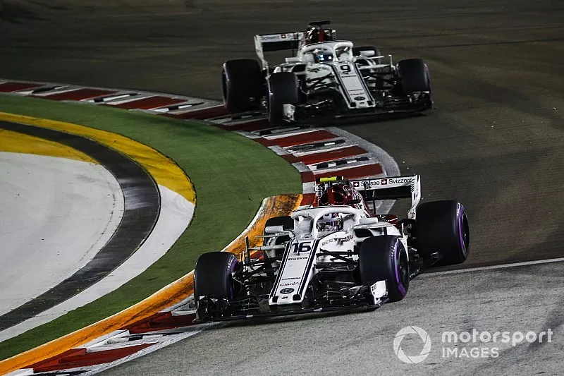 Charles Leclerc, Sauber C37 et Marcus Ericsson, Sauber C37 