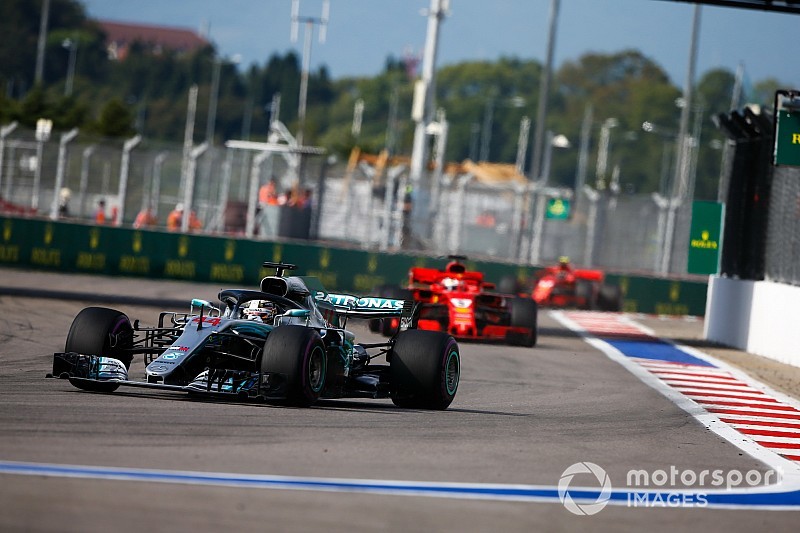 Hamilton dice que Mercedes venció a Ferrari en la guerra psicológica