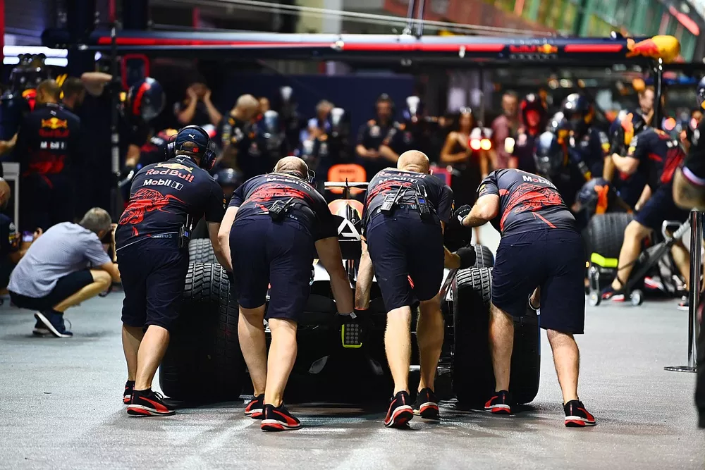 Entraînement aux arrêts aux stands de Red Bull