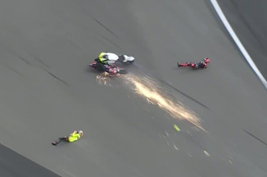 Accidente Bezzecchi Viñales Australia.jfif