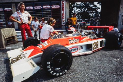 Cuando una leyenda de la F1 que se iba present&oacute; a otra nueva