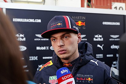 La Red Bull-Honda macina chilometri, ma Verstappen si chiude nel mutismo