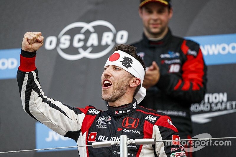 Podio: ganador Esteban Guerrieri, ALL-INKL.COM M&uuml;nnich Motorsport Honda Civic Type R TCR