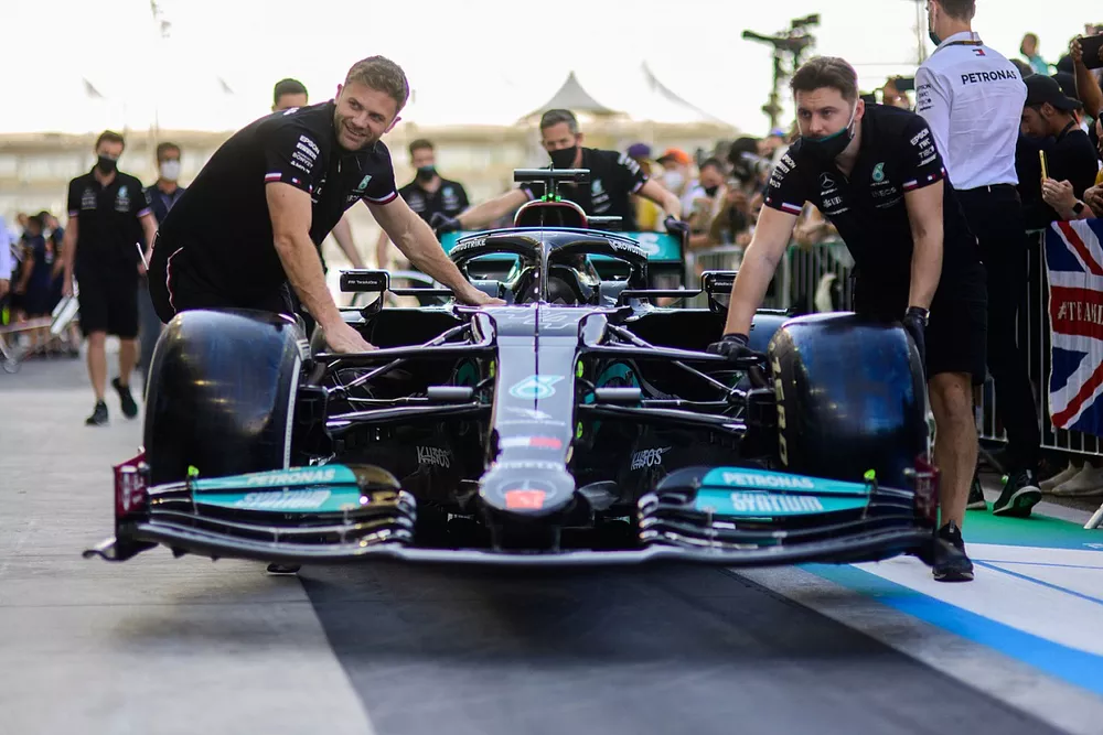 Lewis Hamilton, Mercedes W12 scrutineering