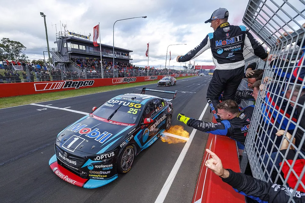 Chaz Mostert and Lee Holdsworth, Walkinshaw Andretti United