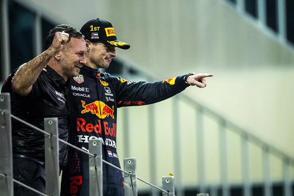 Max Verstappen, Red Bull Racing, 1a posizione, Christian Horner, Team Principal, Red Bull Racing, festeggiare sul podio
