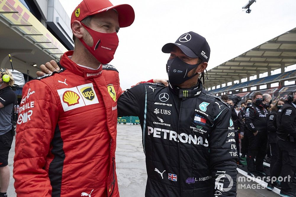 Sebastian Vettel, Ferrari, y Lewis Hamilton, Mercedes-AMG F1