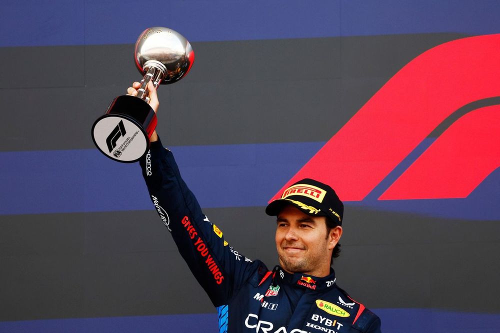 Podio: segundo Sergio Pérez, Red Bull Racing
