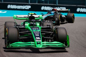 ロータスF1 ザウバー メルセデスF1 ウィリアムズ フットワーク無限 ベンツ ウイリアムズF1の2025年型マシン『FW47』スペシャルリバリー