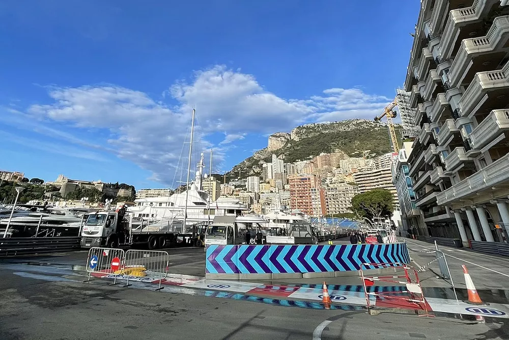 Harbor front chicane