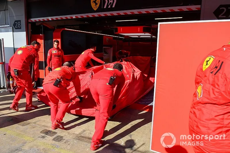 La Ferrari de Sebastian Vettel de retour &agrave; son stand