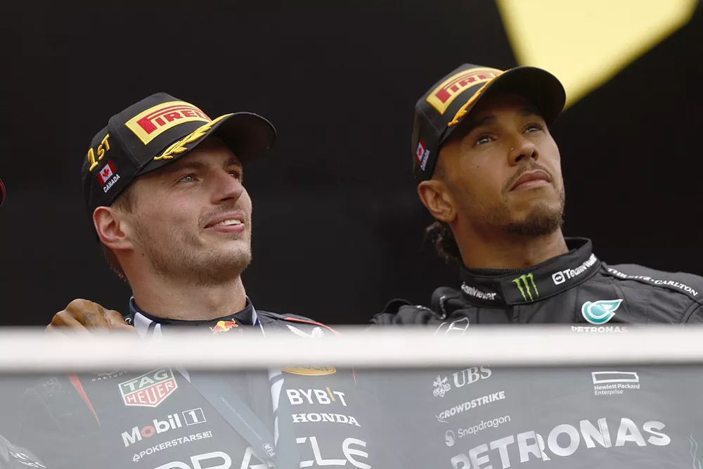 Podio: Adrian Newey, Director de Tecnología Red Bull Racing, ganador Max Verstappen, Red Bull Racing, tercer lugar Lewis Hamilton, Mercedes-AMG,