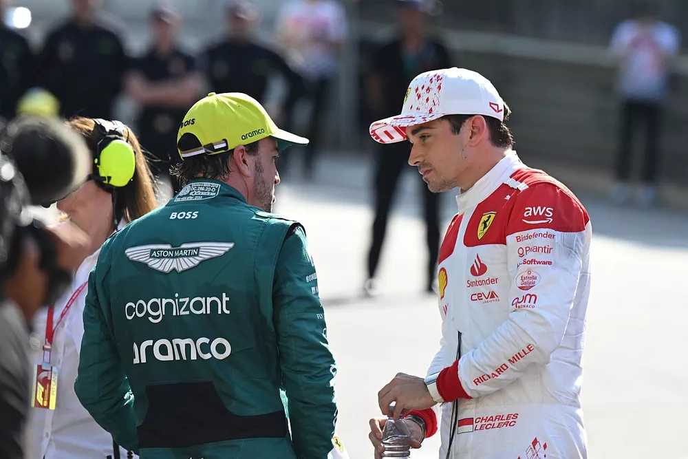 Fernando Alonso, Aston Martin F1 Team, Charles Leclerc, Scuderia Ferrari, conversa ap&oacute;s a classifica&ccedil;&atilde;o