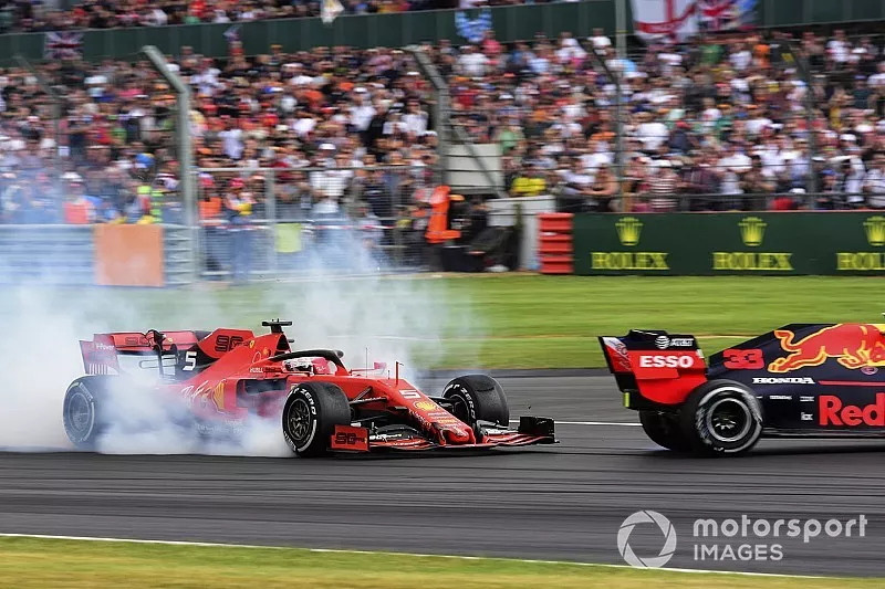 Sebastian Vettel, Ferrari SF90 rijdt in op Max Verstappen, Red Bull Racing RB15 