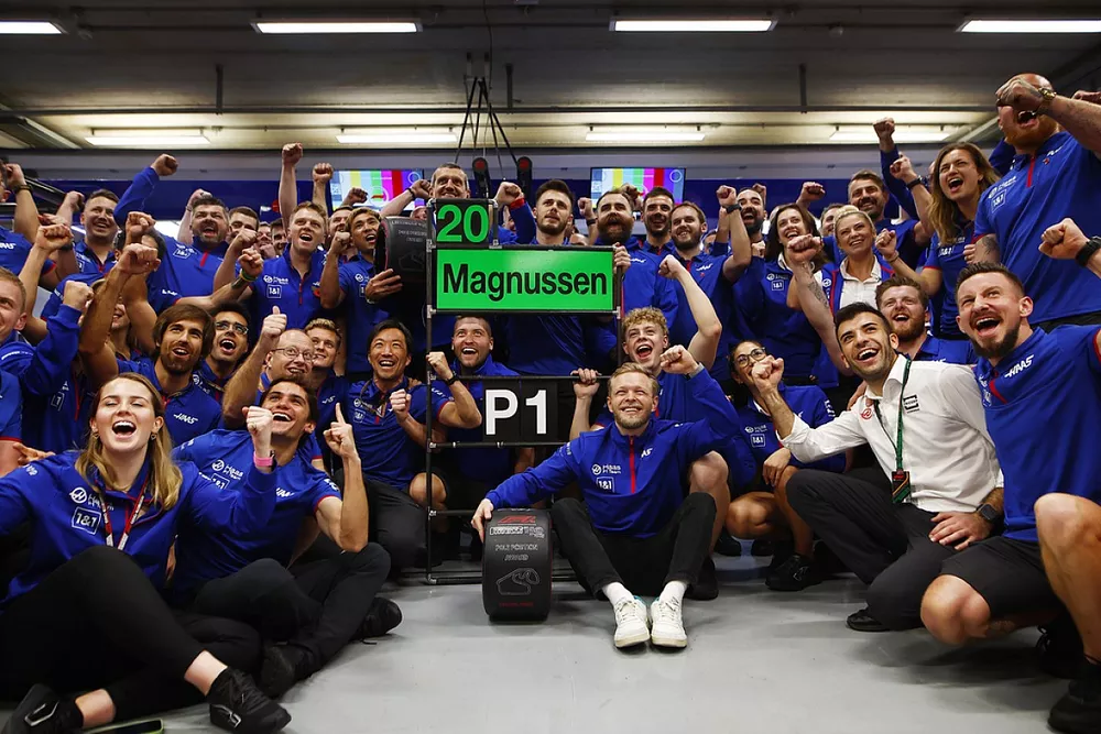 Kevin Magnussen et l'&eacute;quipe Haas c&eacute;l&egrave;brent leur pole position