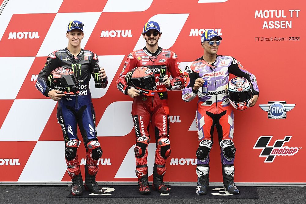 Top3 clasificados:  segundo Fabio Quartararo, Yamaha Factory Racing, ganador Francesco Bagnaia, Ducati Team, tercero Jorge Martín, Pramac Racing