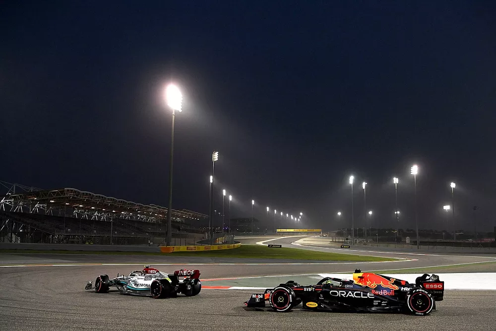 Lewis Hamilton, Mercedes W13, Max Verstappen, Red Bull Racing RB18