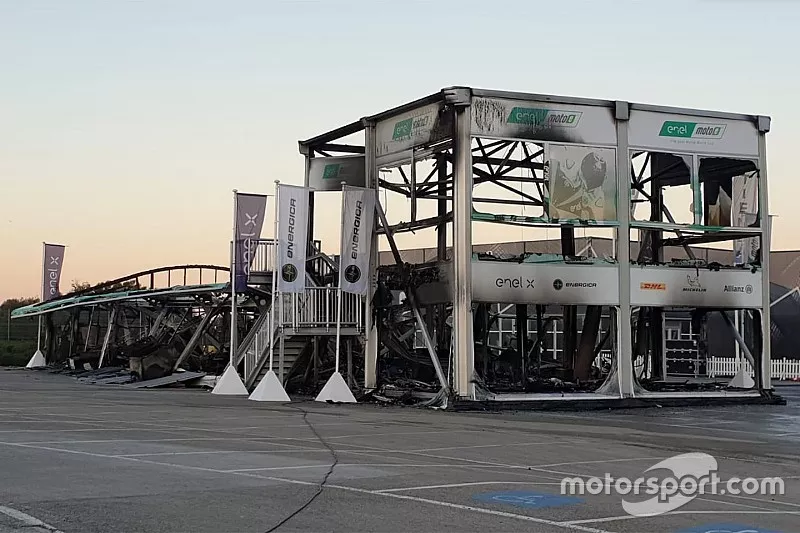 Le feu dans le paddock de Jerez