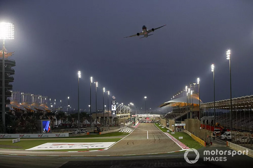 A Gulf Air Boeing 787-9 Dreamliner flies over the grid prior to the start