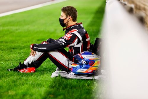 Romain Grosjean recuper&oacute; el casco de su accidente