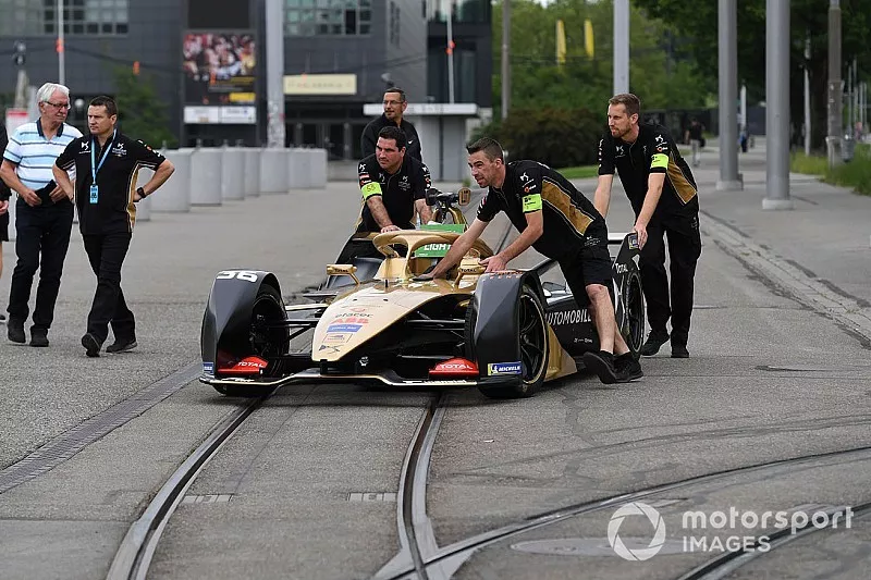 Andre Lotterer, DS TECHEETAH, DS E-Tense FE19, sulla pista del tram