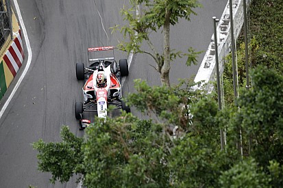 Zhou soulagé de ne pas être blessé après son crash