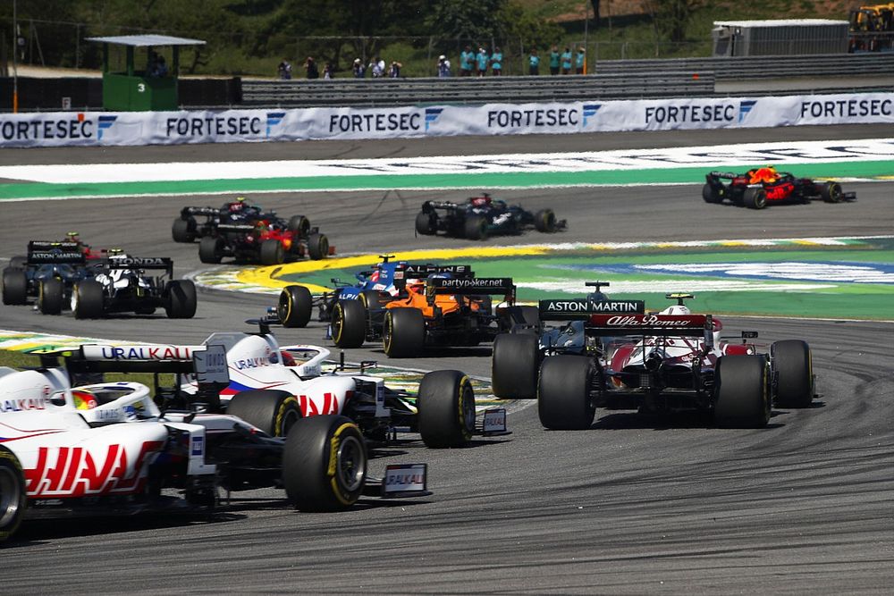 Sergio Perez, Red Bull Racing RB16B, Lewis Hamilton, Mercedes W12, Valtteri Bottas, Mercedes W12, Charles Leclerc, Ferrari SF21, and the remainder of the field at the restart