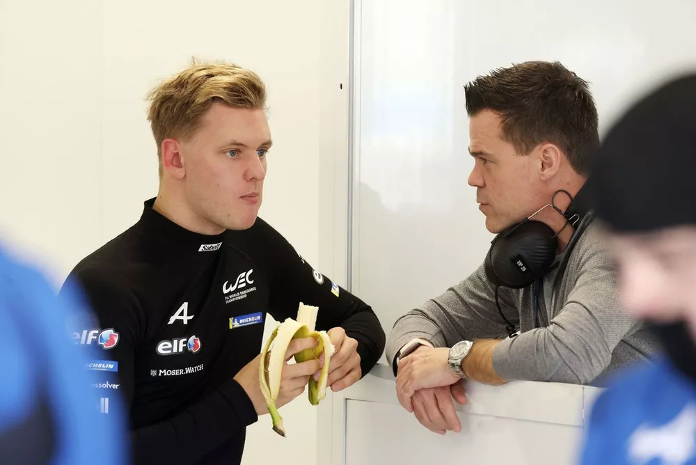 #36 Alpine Endurance Team Alpine A424: Mick Schumacher, Dirk Müller ile birlikte