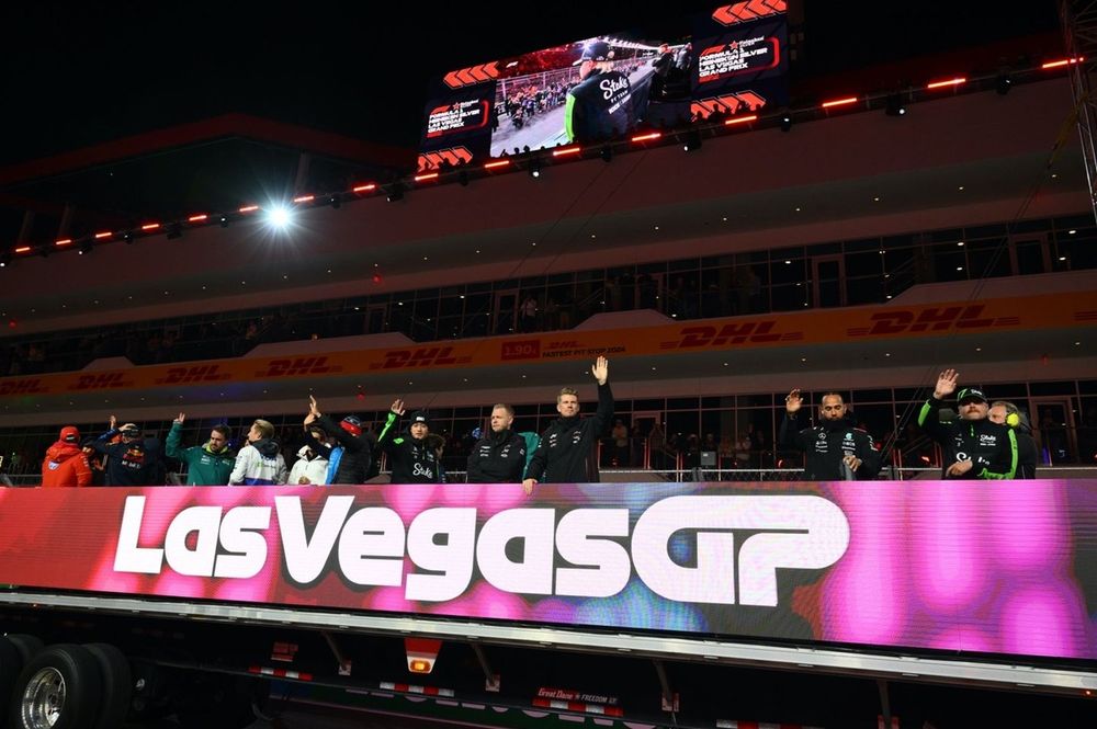 Charles Leclerc, Scuderia Ferrari, Max Verstappen, Red Bull Racing, Fernando Alonso, Aston Martin F1 Team, Liam Lawson, Visa Cash App RB F1 Team, George Russell, Mercedes-AMG F1 Team, Esteban Ocon, Alpine F1 Team, Zhou Guanyu, Stake F1 Team KICK Sauber, Kevin Magnussen, Haas F1 Team, Nico Hulkenberg, Haas F1 Team, Lewis Hamilton, Mercedes-AMG F1 Team, Valtteri Bottas, Stake F1 Team KICK Sauber, during the drivers parade