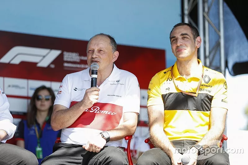 Frederic Vasseur, Team Principal, Sauber, et Cyril Abiteboul, directeur g&eacute;n&eacute;ral, Renault Sport F1 Team