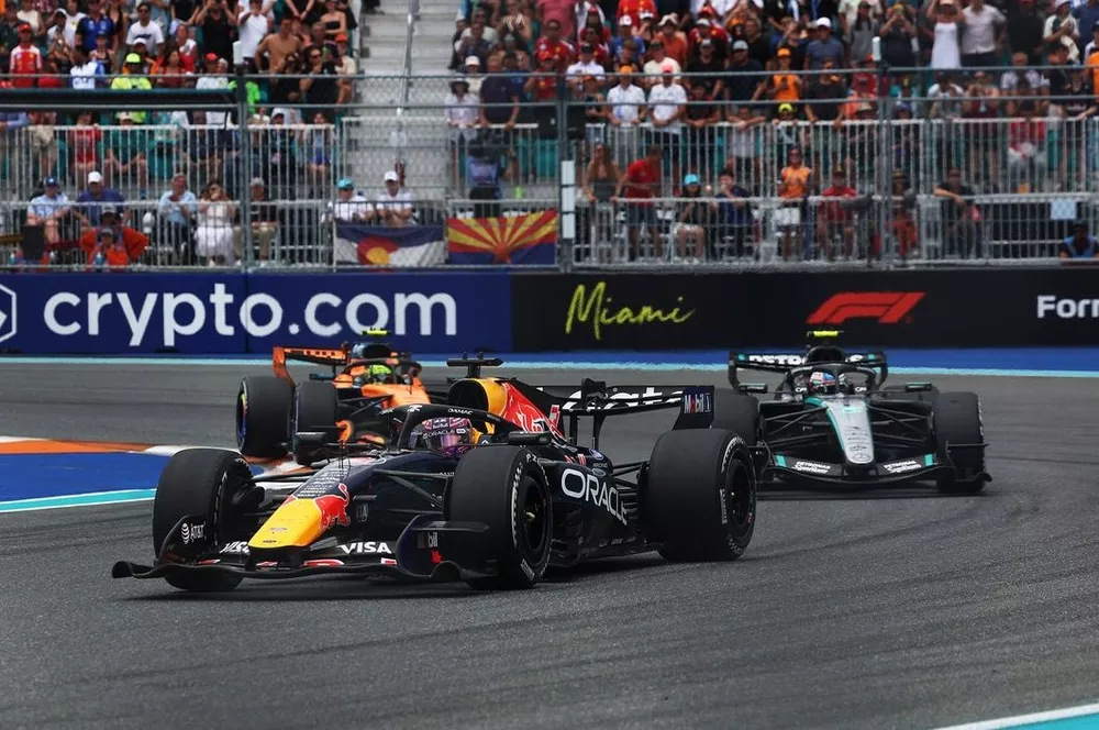 Lando Norris, McLaren, Max Verstappen, Red Bull Racing, Andrea Kimi Antonelli, Mercedes