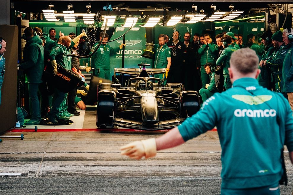 F1 | Aston Martin, debutto in extremis: ecco la AMR26 in pista a Barcellona