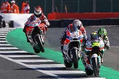 Lorenzo: “Puede que Crutchlow ya no se acuerde de lo física que es la Ducati”