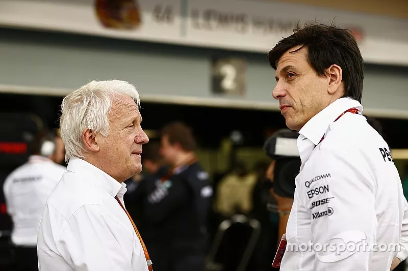 Charlie Whiting, directeur de course de la FIA, Toto Wolff, directeur ex&eacute;cutif Mercedes