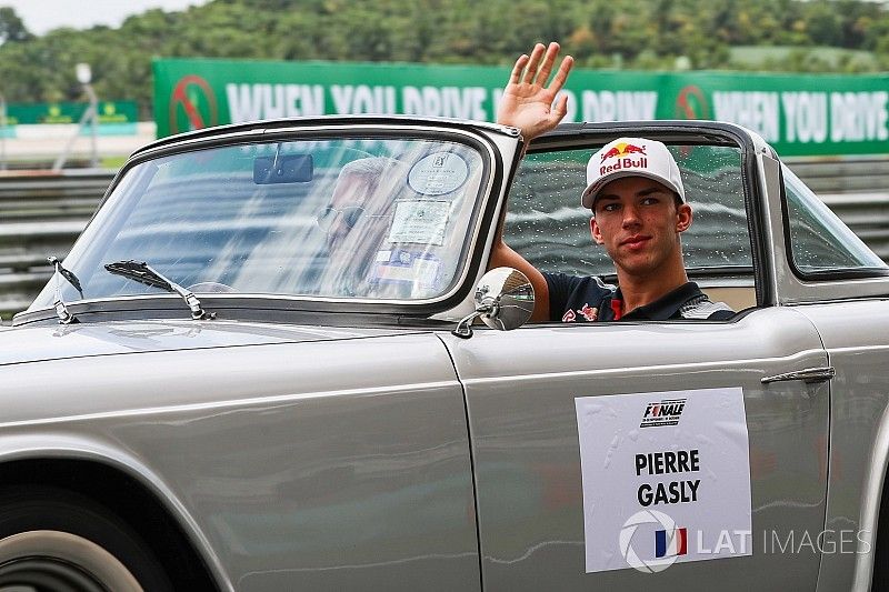 Pierre Gasly, Scuderia Toro Rosso en el desfile