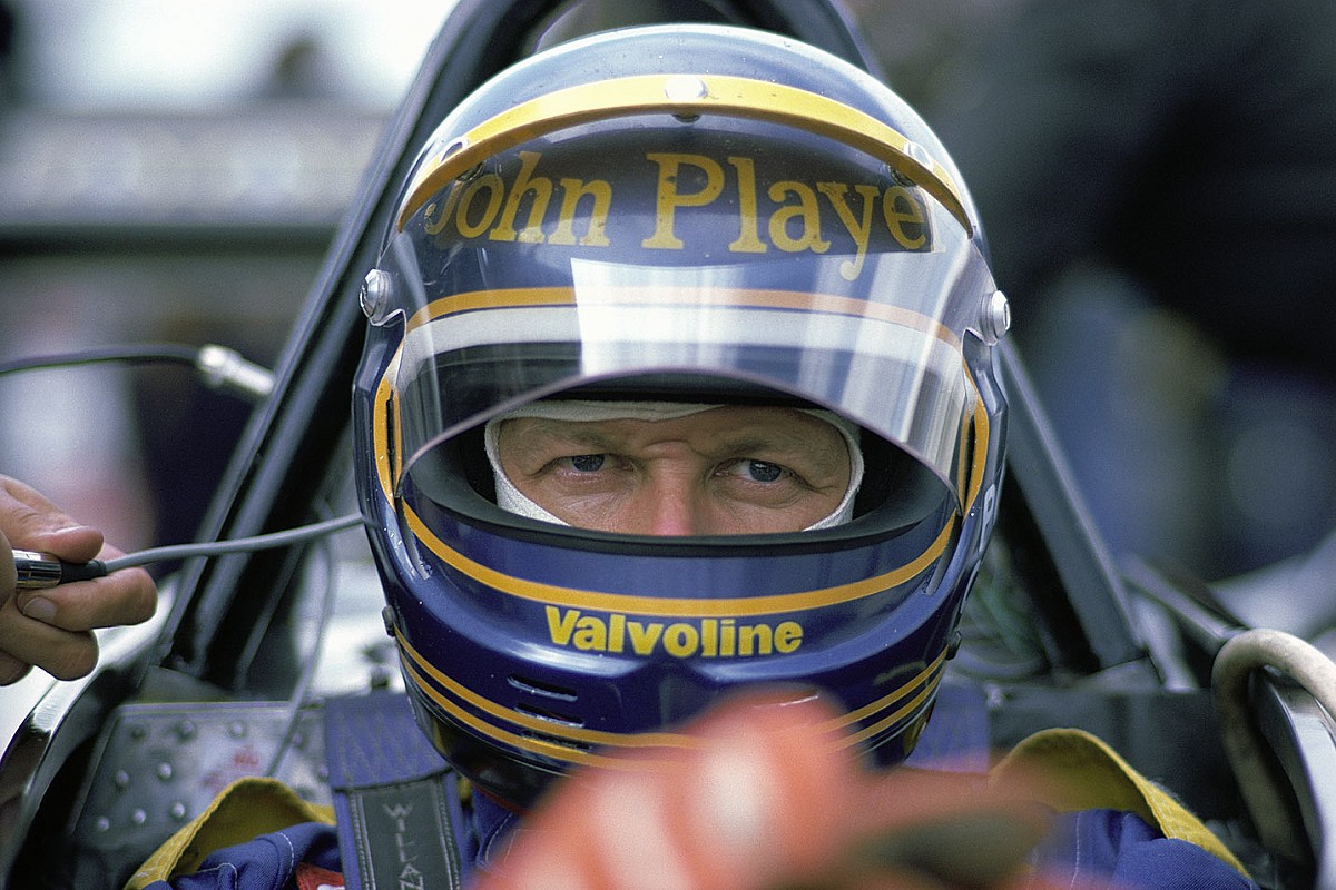 スウェーデン人F1ドライバー、ロニー・ピーターソンの墓石が破壊