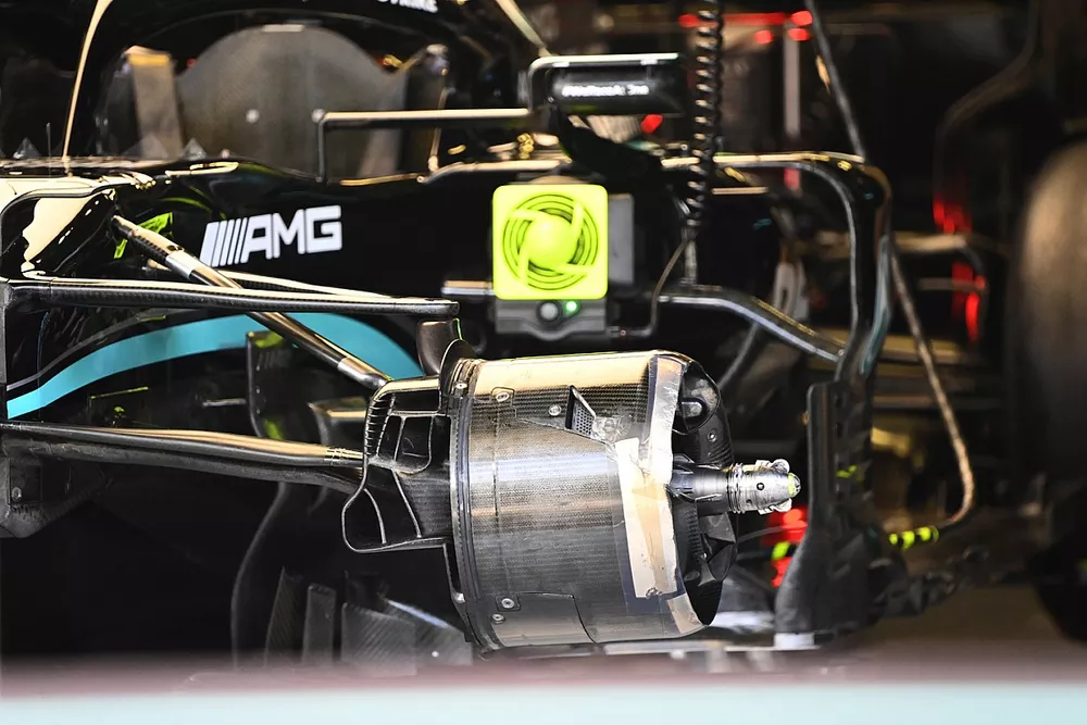 Mercedes W12 front brake duct detail
