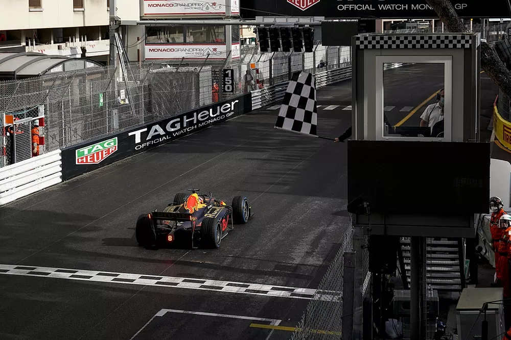 Liam Lawson, Hitech Grand Prix, takes the chequered flag