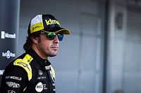 Alonso: "El coche me est&aacute; superando de momento"