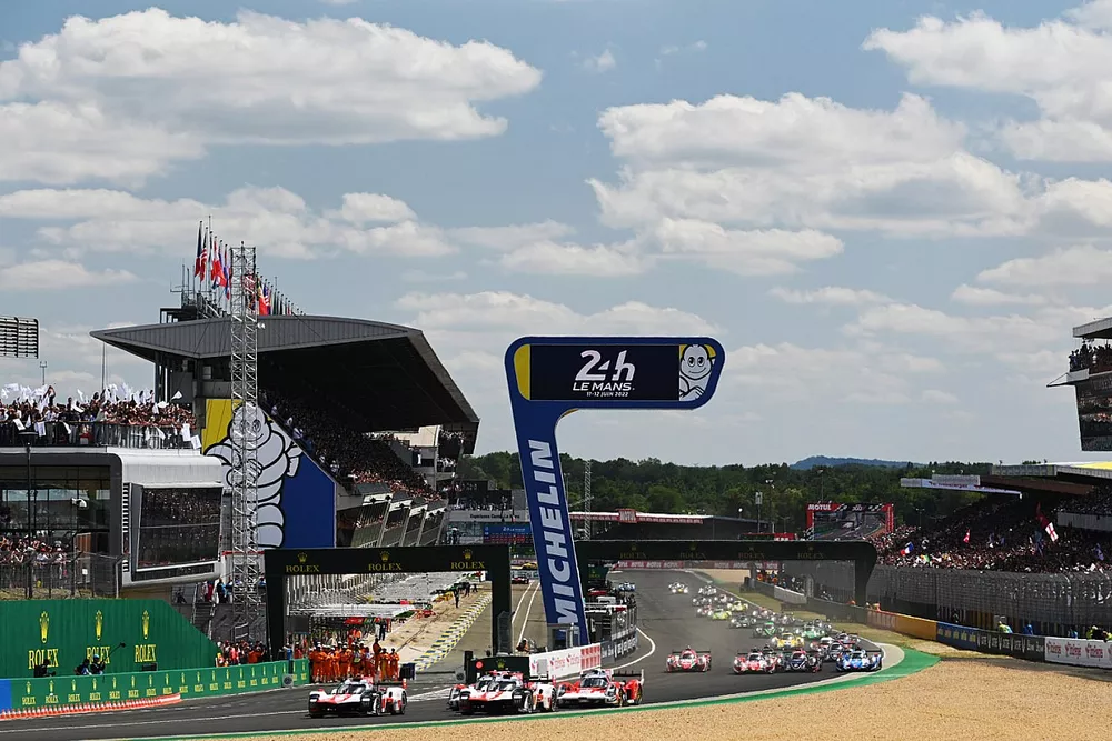 Le d&eacute;part des 24 Heures du Mans 2022
