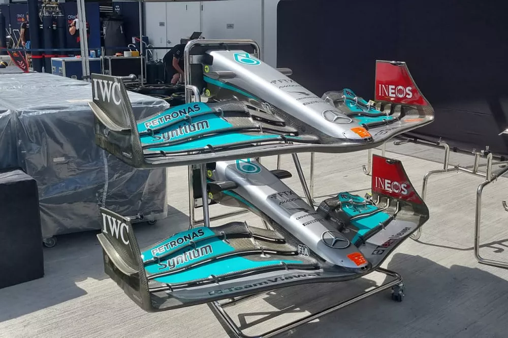 Mercedes W13 voorvleugel