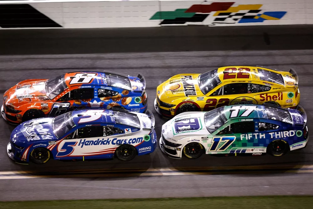 Brad Keselowski, RFK Racing Ford, Joey Logano, Team Penske Ford, Kyle Larson, Hendrick Motorsports Chevrolet, Chris Buescher, RFK Racing Ford