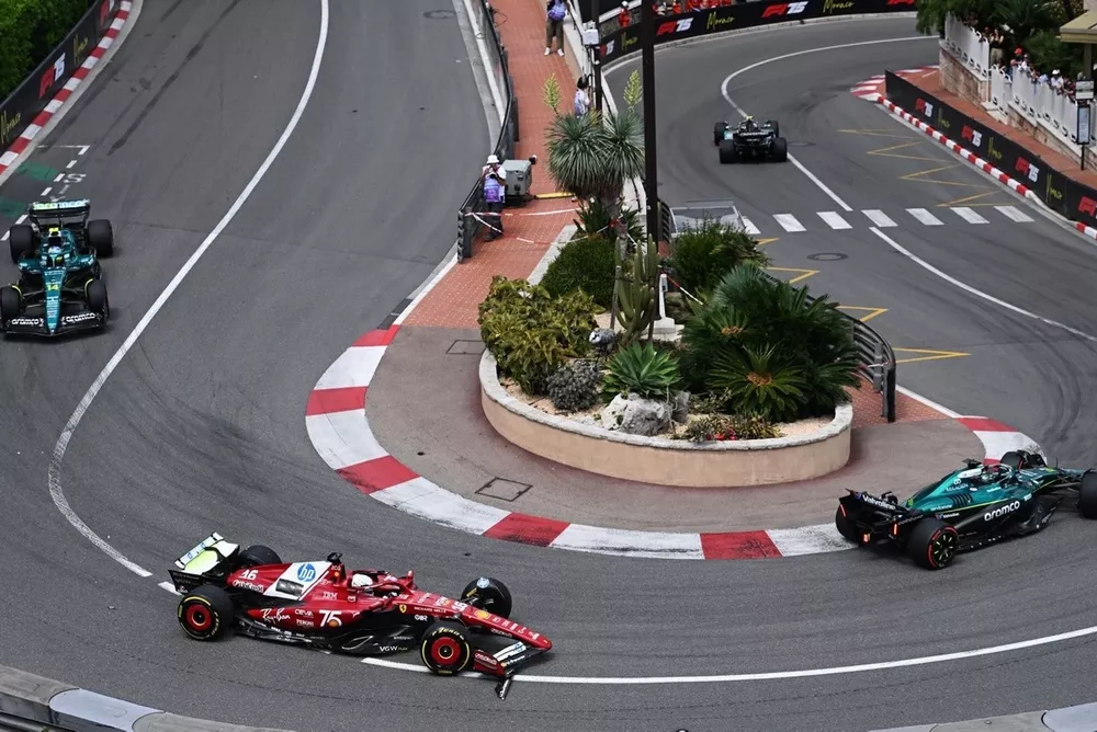 Charles Leclerc, Ferrari, Lance Stroll, Aston Martin Racing, Fernando Alonso, Aston Martin Racing