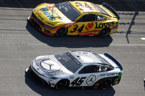 Equipes Front Row e 23XI, de Michael Jordan, sofrem derrota na justiça em processo contra NASCAR; saiba mais